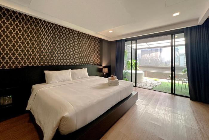g boutique surawong bangkok