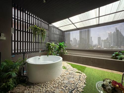 g boutique surawong bangkok