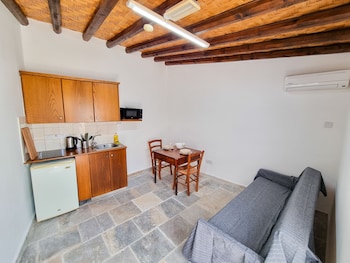 aphrodites pool retreat