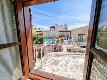 aphrodites pool retreat