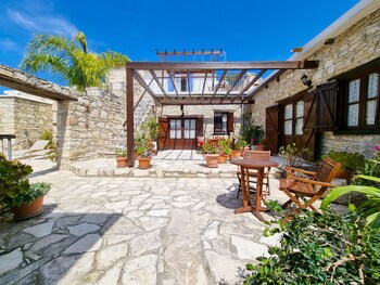 aphrodites pool retreat