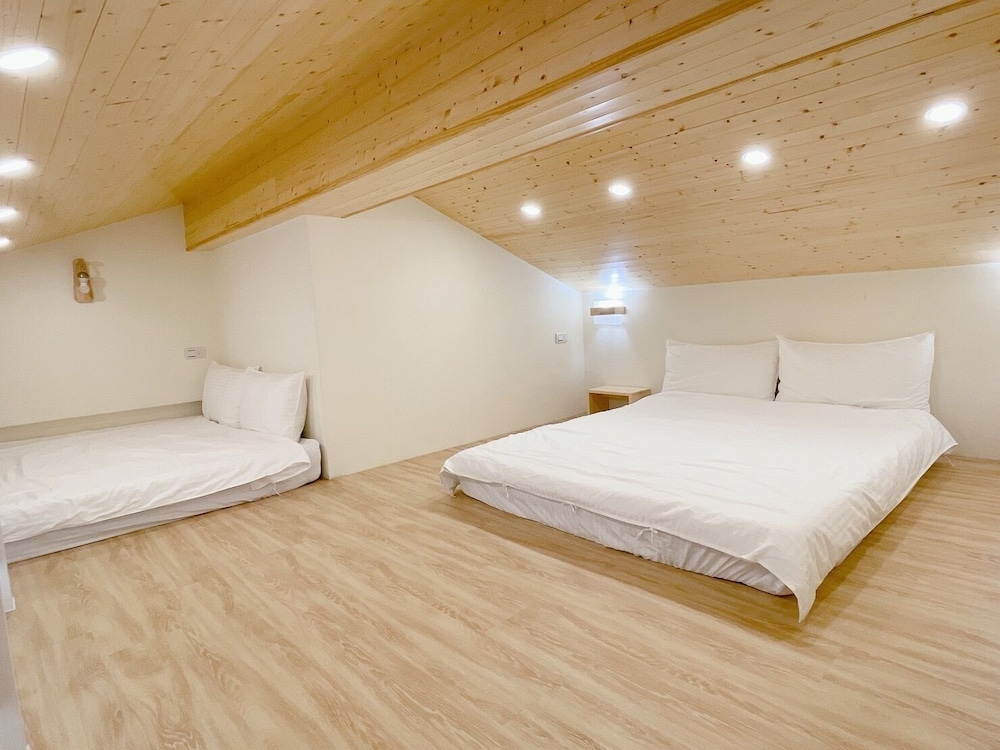 happienss sea surfing bandb