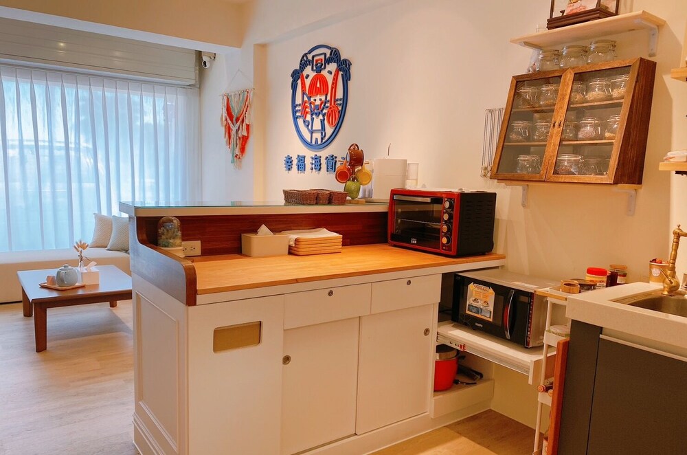 happienss sea surfing bandb