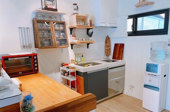 happienss sea surfing bandb