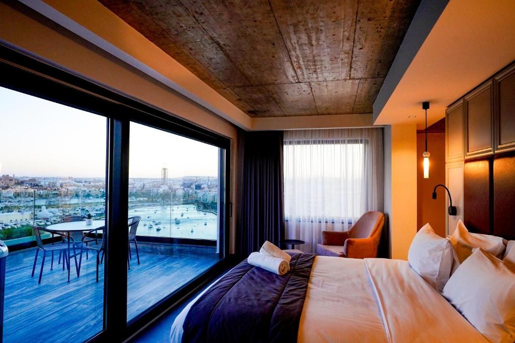 the londoner hotel sliema