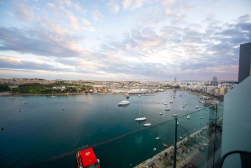 the londoner hotel sliema