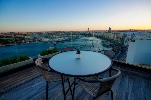 the londoner hotel sliema