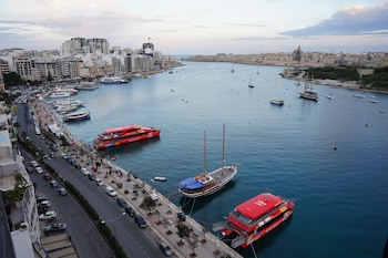 the londoner hotel sliema