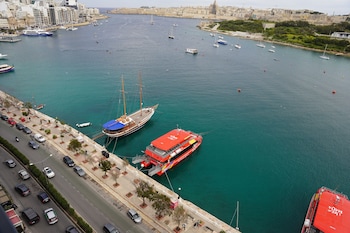 the londoner hotel sliema
