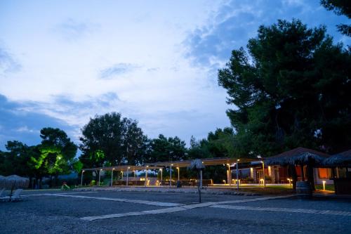 makis inn resort
