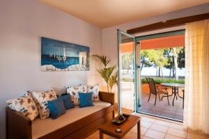 makis inn resort
