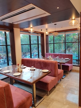 The Seven Hotel,India>>Nagpur,3 star