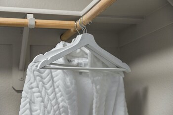 designer apt with jacuzzi pool mountain views