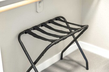 designer apt with jacuzzi pool mountain views