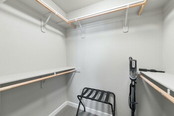 designer apt with jacuzzi pool mountain views