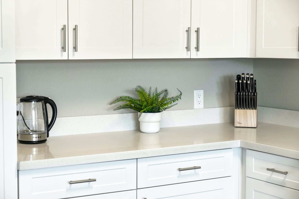 designer apt with jacuzzi pool mountain views