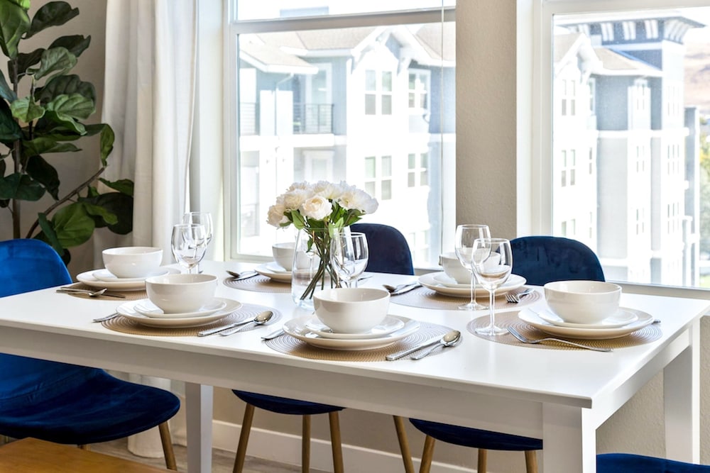 designer apt with jacuzzi pool mountain views