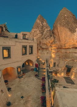 sora cave hotel