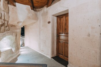 sora cave hotel