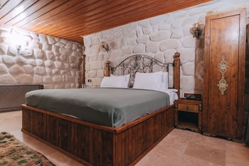 sora cave hotel