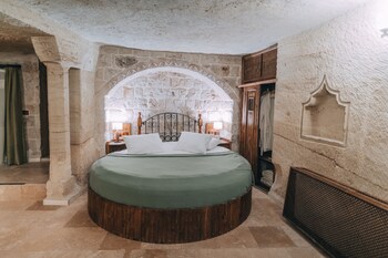 sora cave hotel