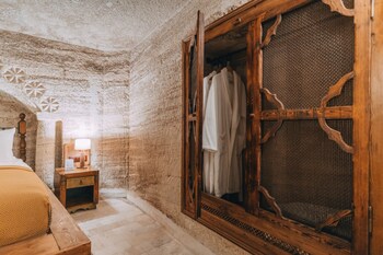 sora cave hotel