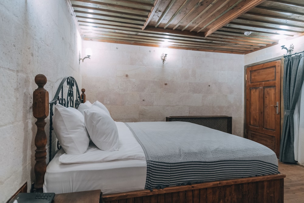 sora cave hotel