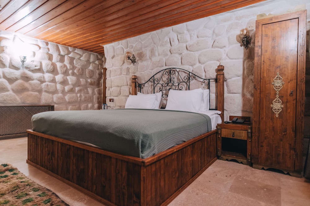 sora cave hotel