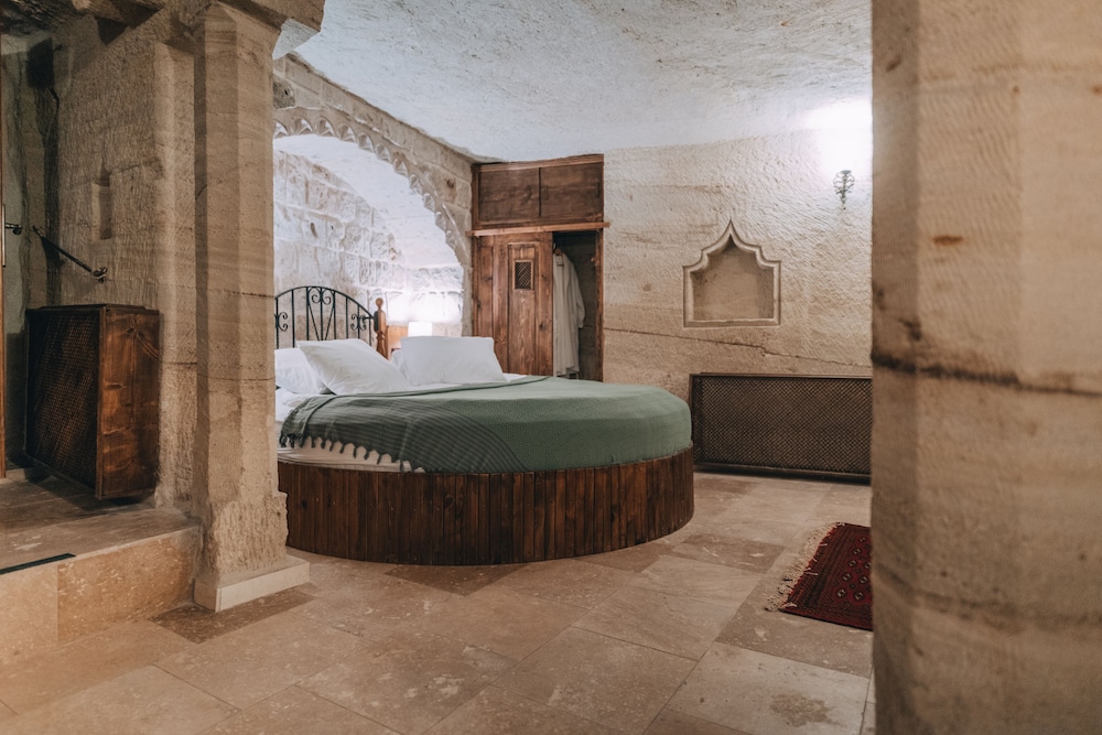 sora cave hotel