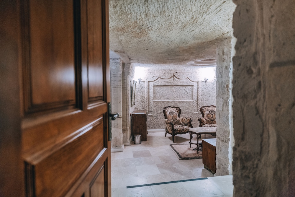 sora cave hotel