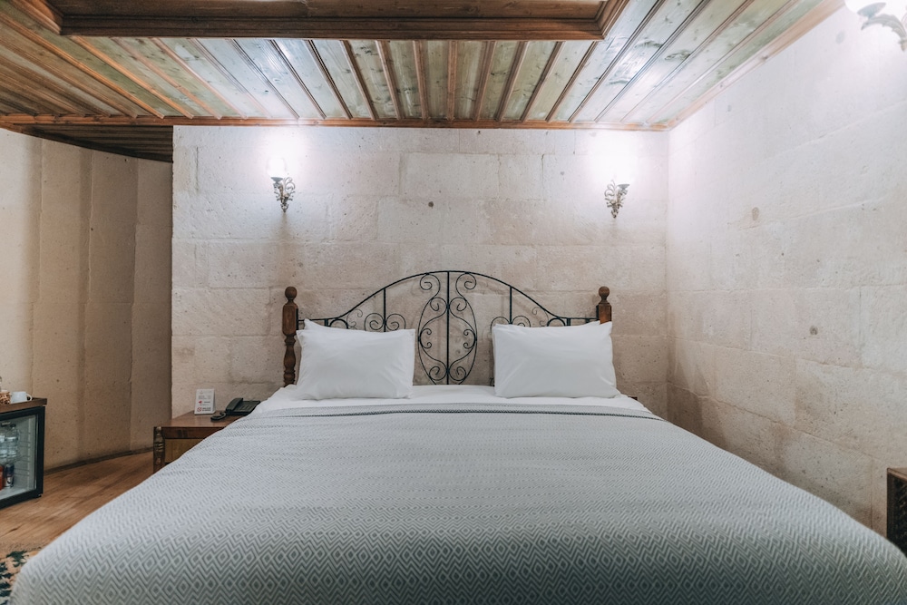 sora cave hotel