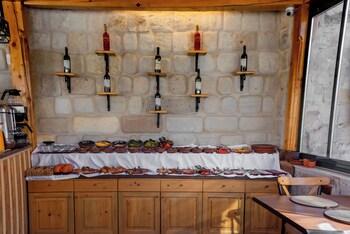 sora cave hotel