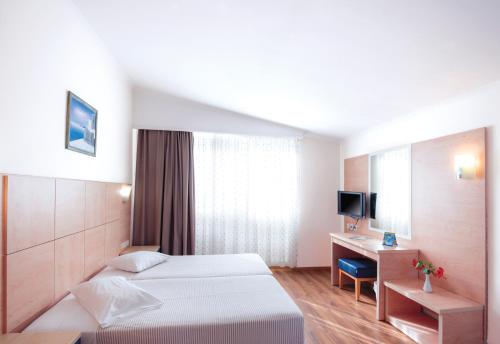 achilleas beach hotel