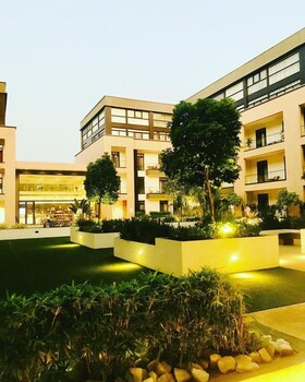 golden breeze suites