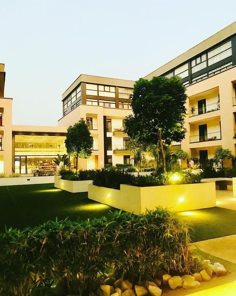 golden breeze suites