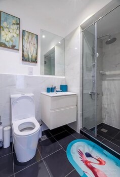 golden breeze suites