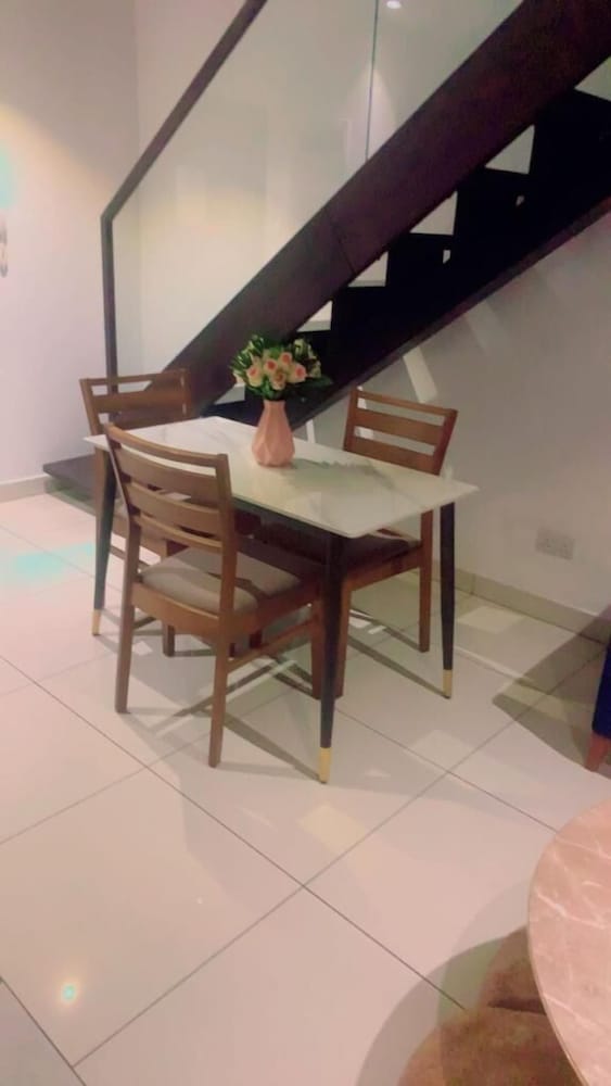 golden breeze suites