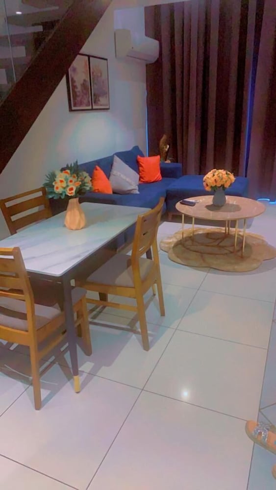 golden breeze suites