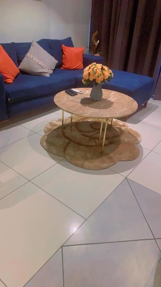 golden breeze suites