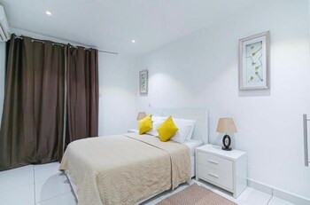 golden breeze suites