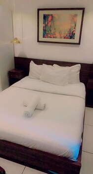 golden breeze suites