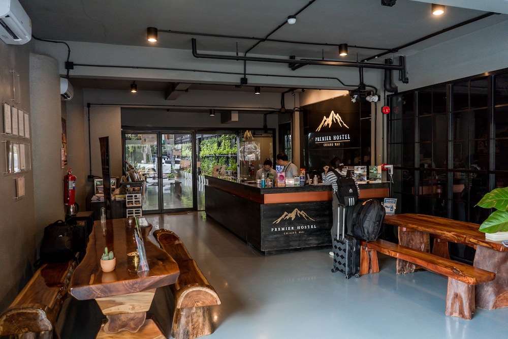 premier hostel chiang mai