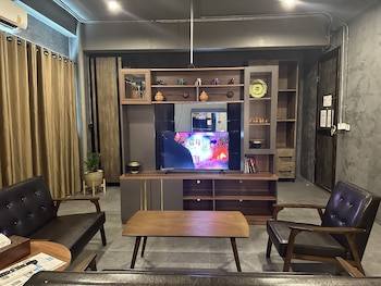 premier hostel chiang mai