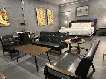 premier hostel chiang mai