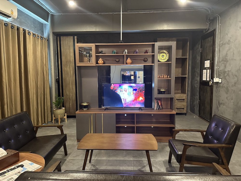 premier hostel chiang mai