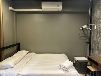 premier hostel chiang mai