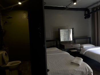 premier hostel chiang mai