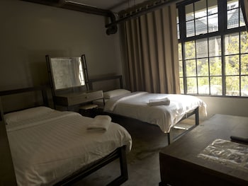 premier hostel chiang mai