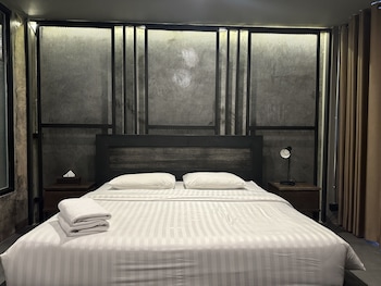 premier hostel chiang mai