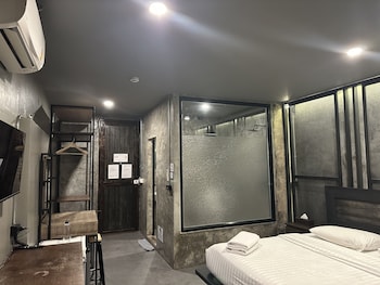 premier hostel chiang mai